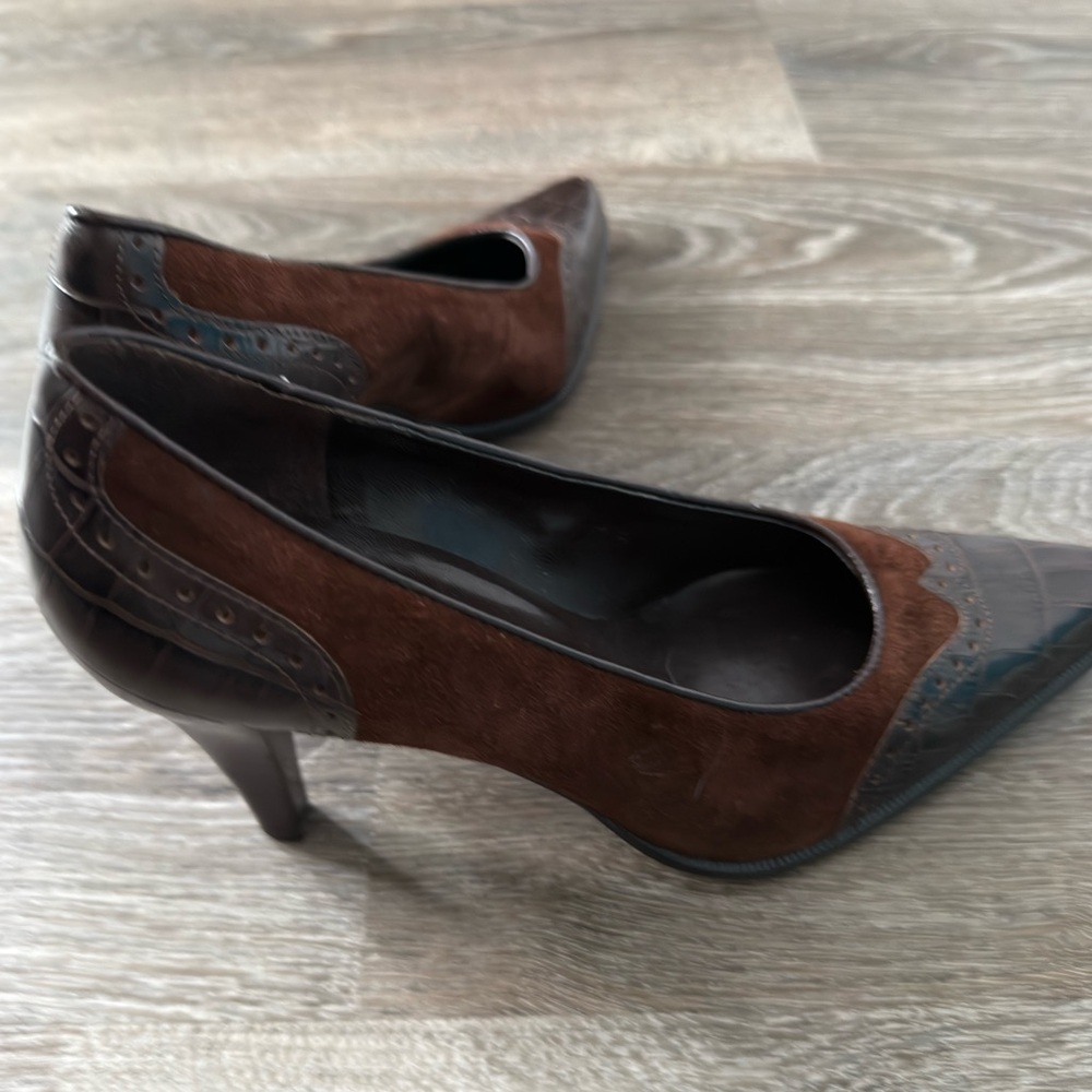 Franco Sarto 6 1/2m Brown suede/leather pumps with wingtip croc print toes - Picture 2 of 6